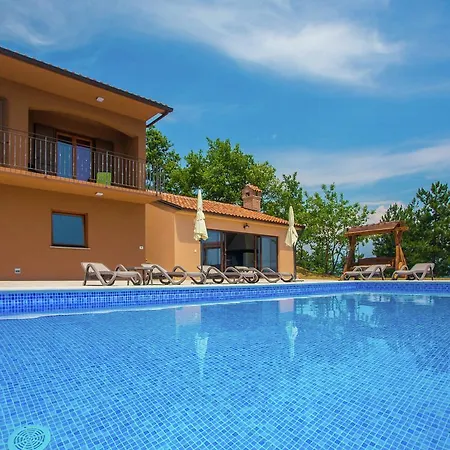 Tranquil In Pazin With Swimming Pool Vila *