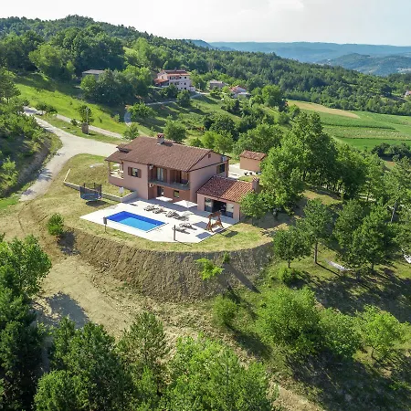Tranquil In Pazin With Swimming Pool Vila *